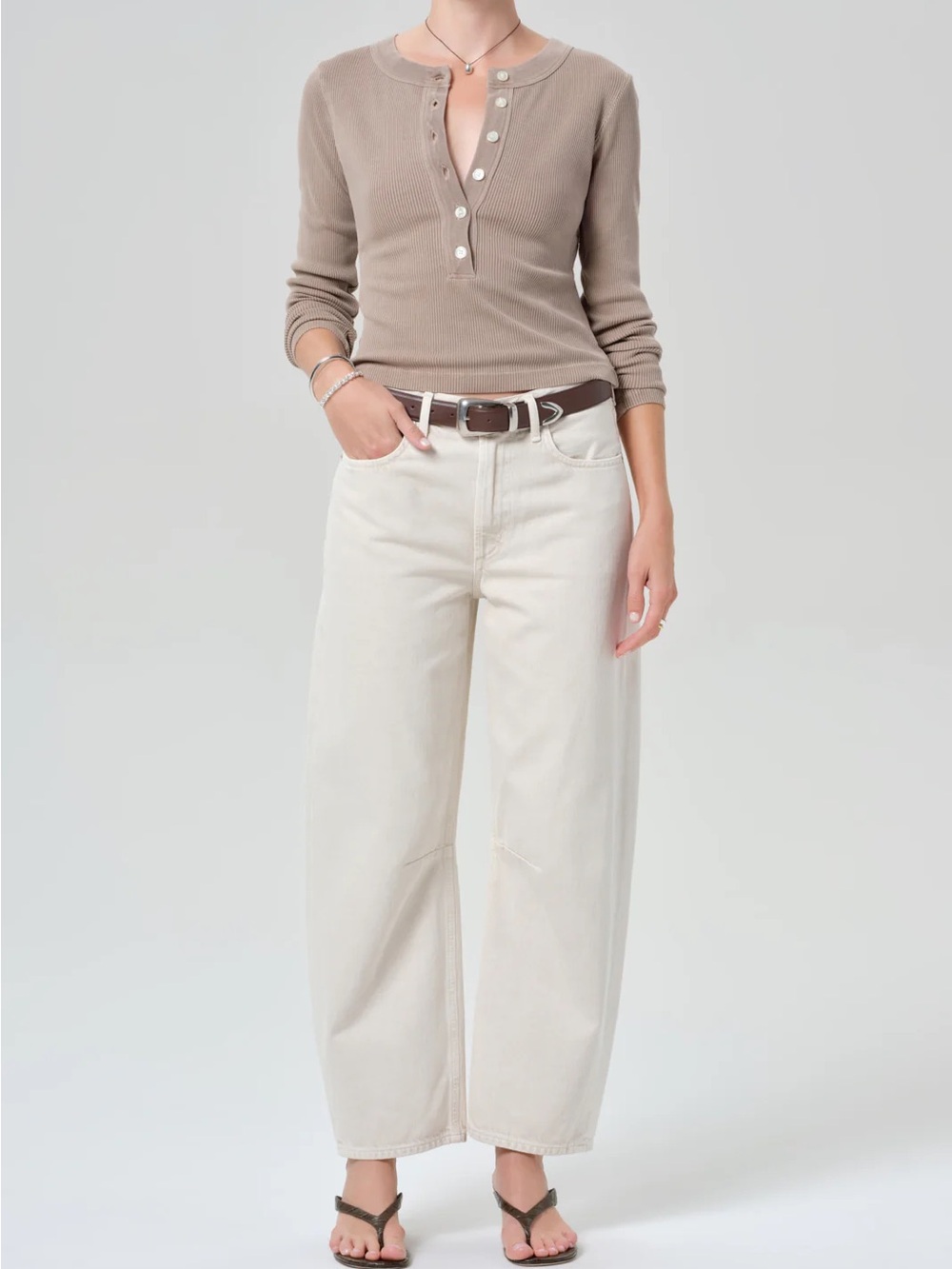 Citizens of Humanity Miro Relaxed Barrel Jeans
In Almondette size 27